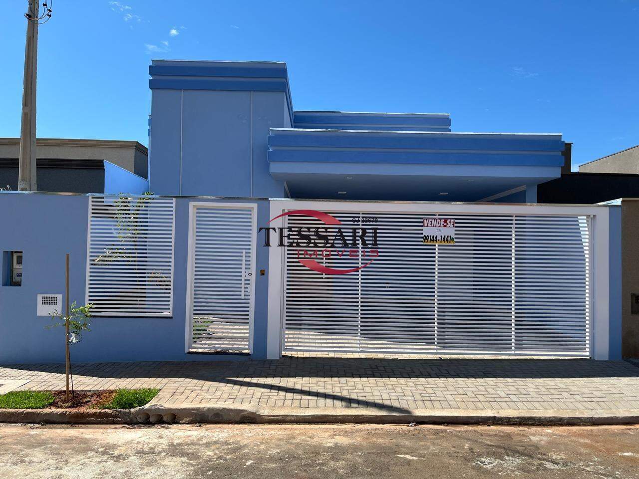 Casa com 3 quartos à venda, 132m² — foto 1 de 27