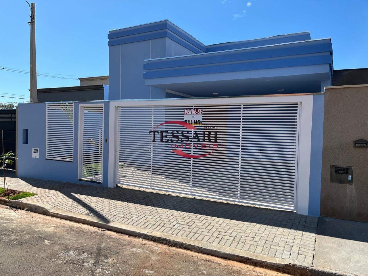 Casa com 3 quartos à venda, 132m² — foto 2 de 27