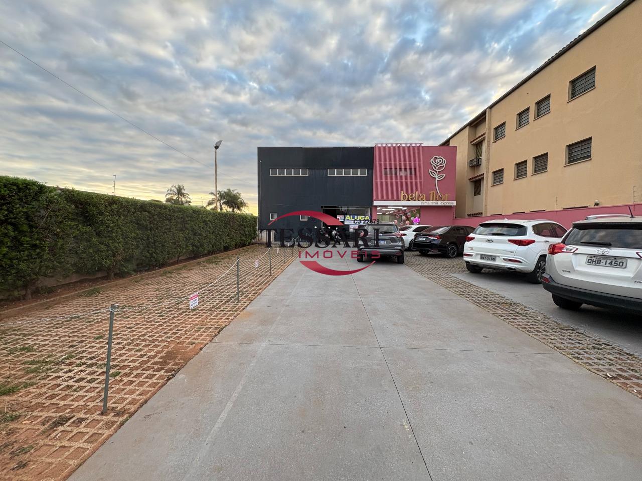Loja / Salão / Ponto Comercial para aluguel, 300m² — foto 2 de 25
