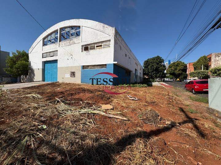 Loja / Salão / Ponto Comercial à venda, 900m² — foto 2 de 19