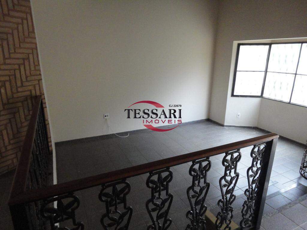 Casa com 3 quartos à venda, 230m² — foto 17 de 23