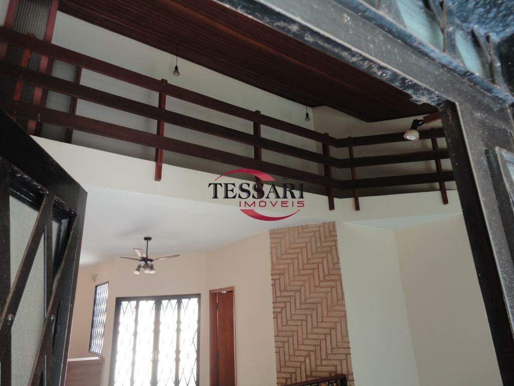 Casa com 3 quartos à venda, 230m² — foto 18 de 23