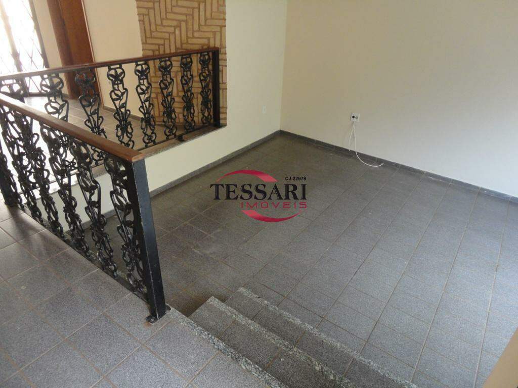 Casa com 3 quartos à venda, 230m² — foto 16 de 23