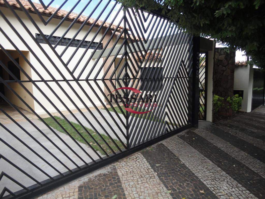 Casa com 3 quartos à venda, 230m² — foto 1 de 23