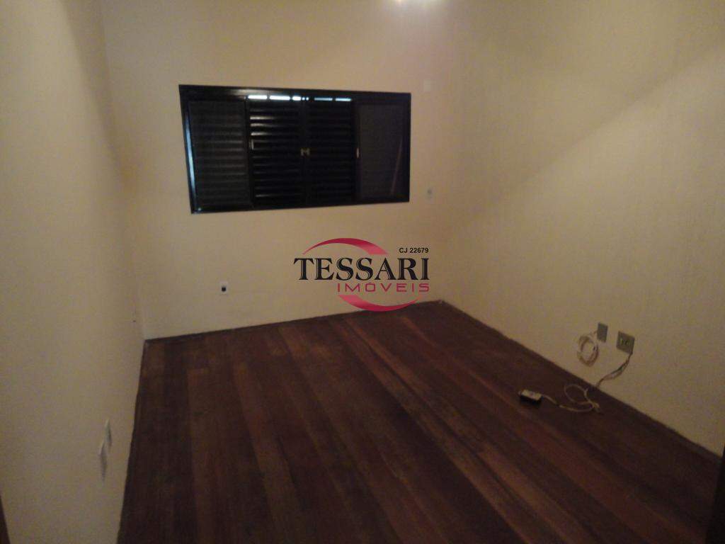 Casa com 3 quartos à venda, 230m² — foto 21 de 23