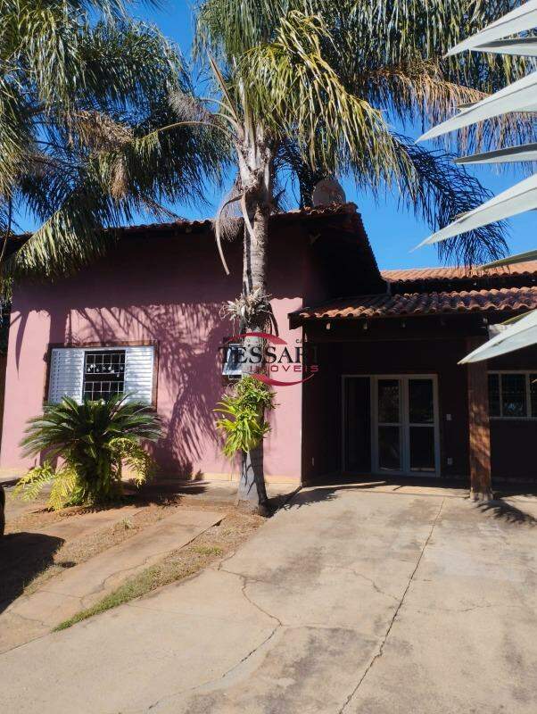 Fazenda / Sítio / Chácara com 3 quartos para aluguel, 300m² — foto 1 de 29