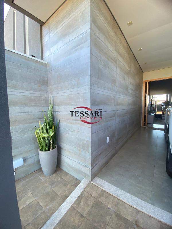 Casa com 3 quartos à venda, 186m² — foto 2 de 24