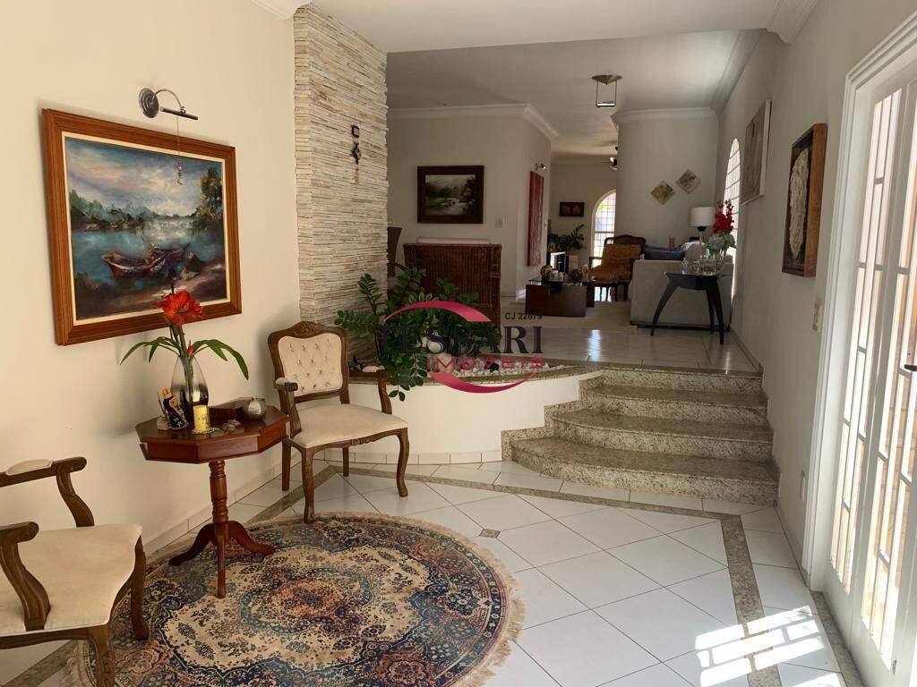 Casa com 3 quartos à venda, 375m² — foto 1 de 20
