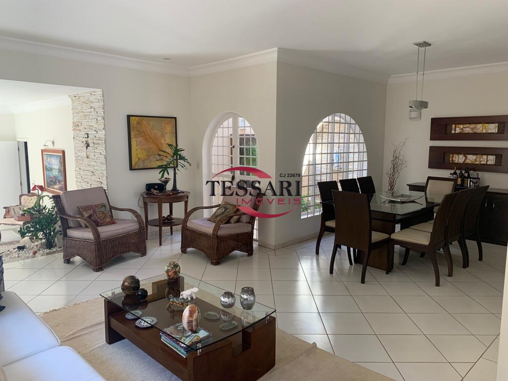 Casa com 3 quartos à venda, 375m² — foto 3 de 20