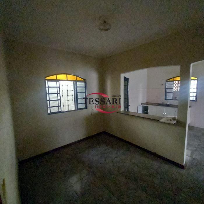 Casa com 4 quartos para aluguel, 280m² — foto 6 de 21
