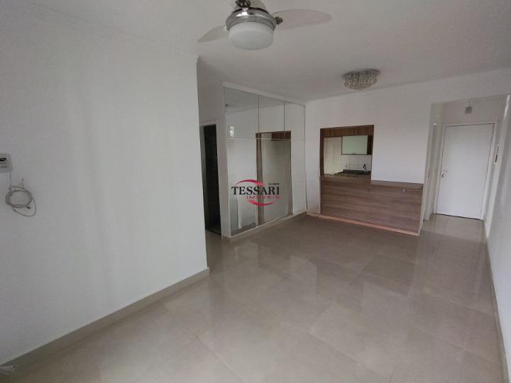 Apartamento com 3 quartos para aluguel, 75m² — foto 4 de 31