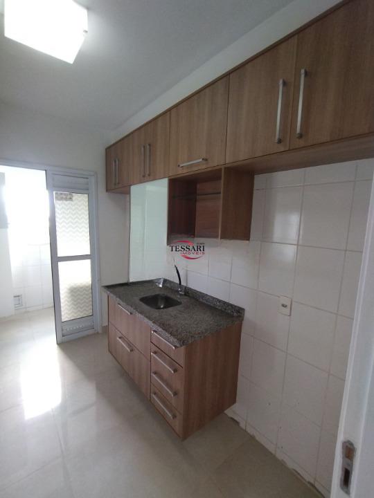 Apartamento com 3 quartos para aluguel, 75m² — foto 8 de 31