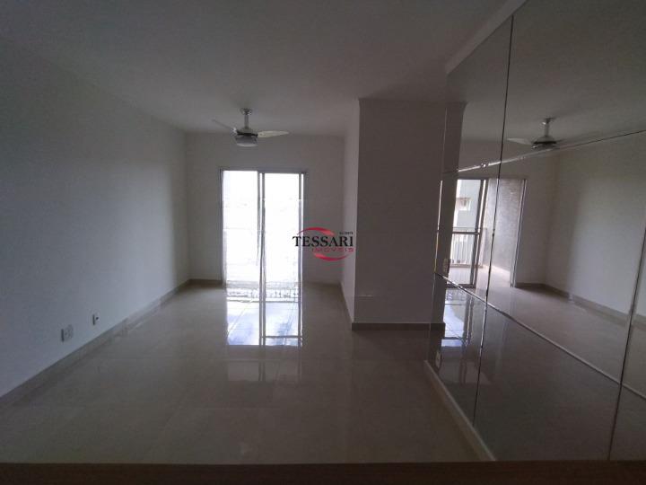 Apartamento com 3 quartos para aluguel, 75m² — foto 2 de 31