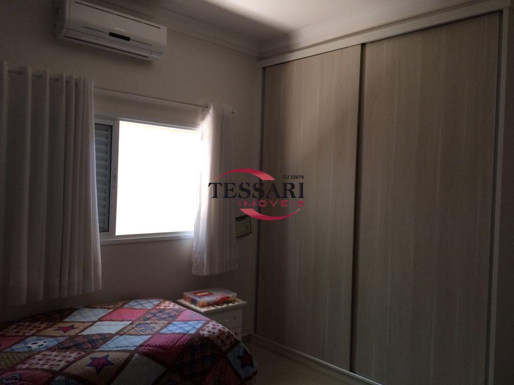 Casa de Condomínio com 3 quartos à venda, 250m² — foto 18 de 29