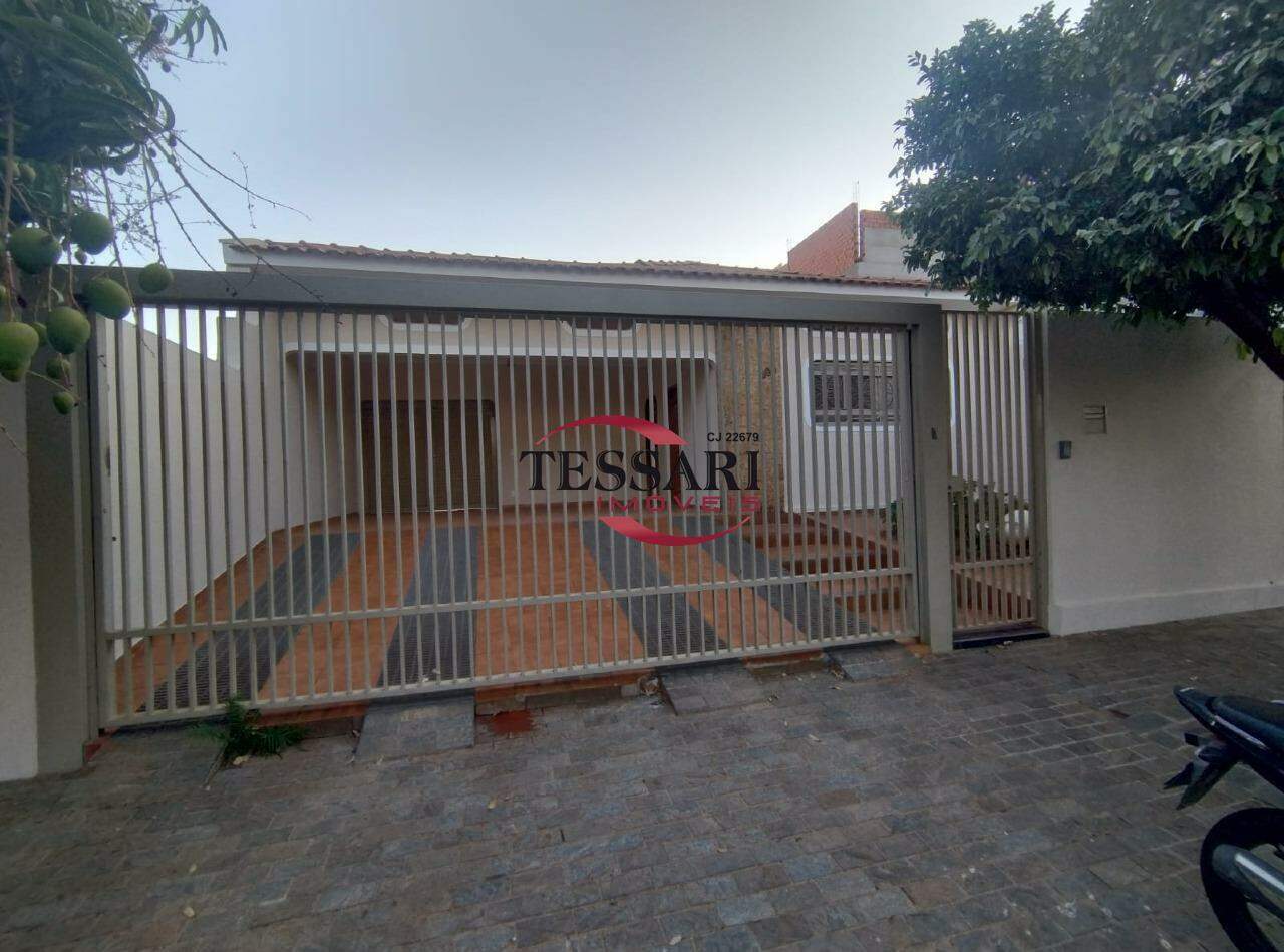 Casa com 3 quartos à venda, 250m² — foto 1 de 26