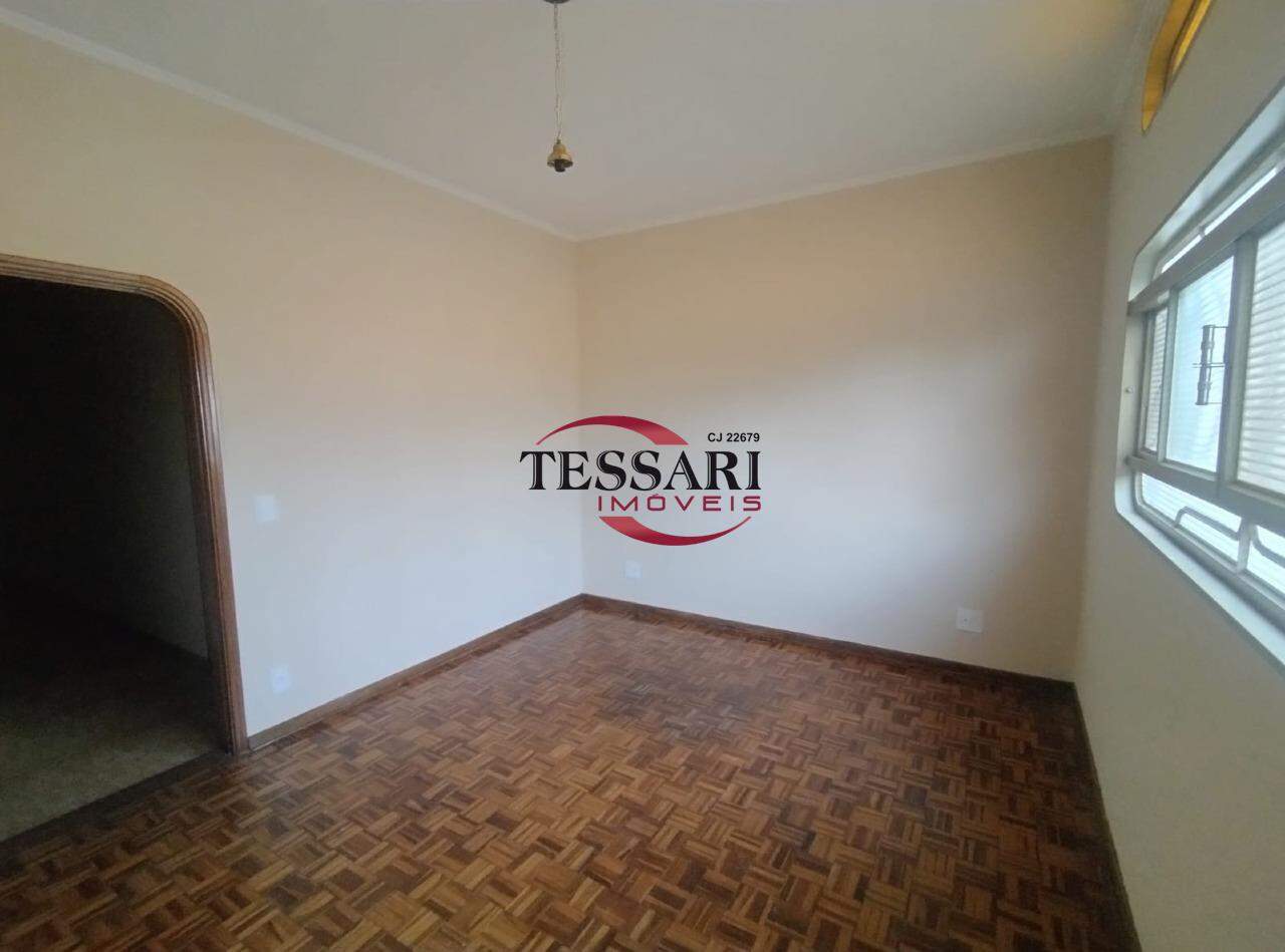 Casa com 3 quartos à venda, 250m² — foto 3 de 26