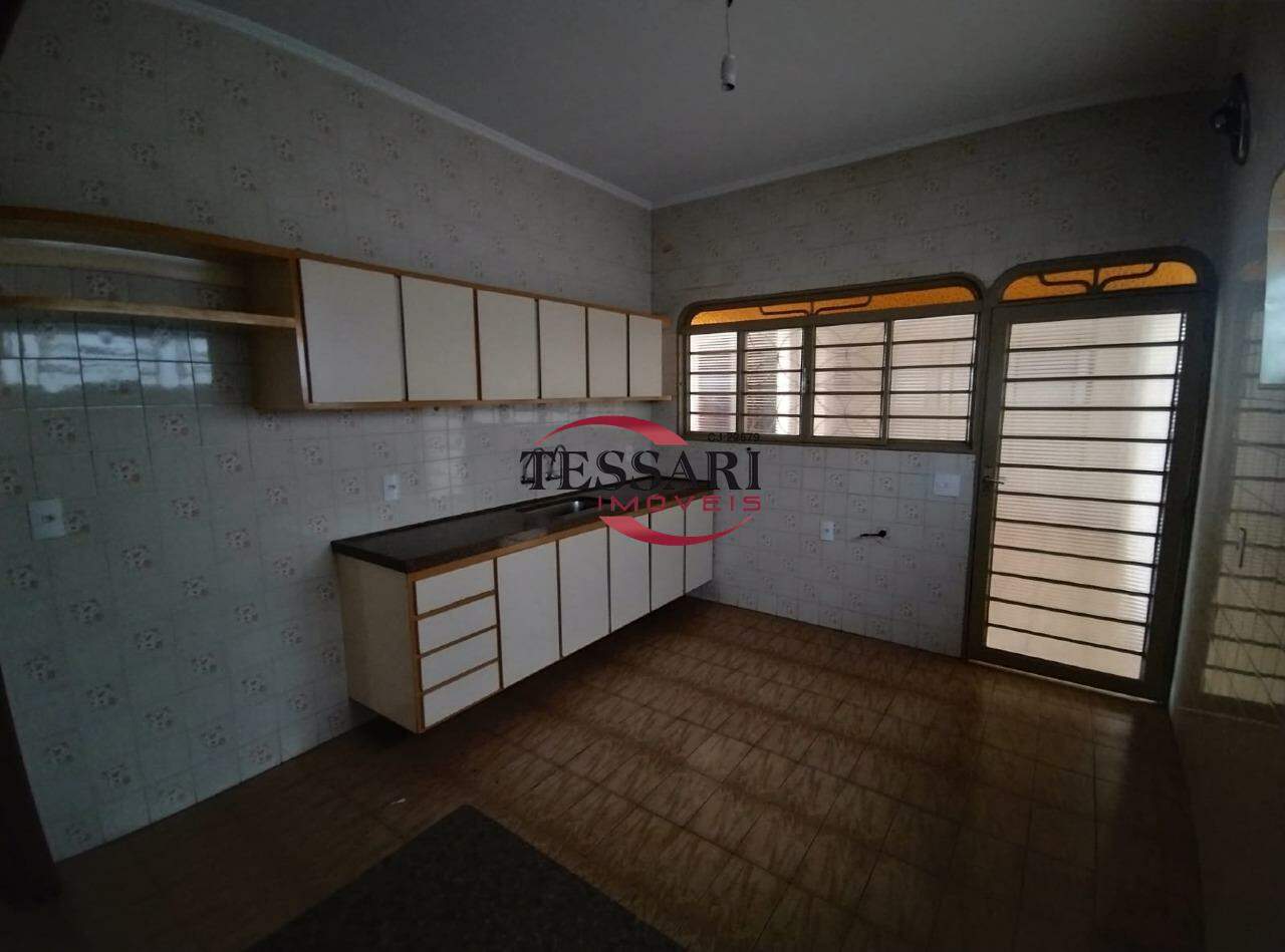 Casa com 3 quartos à venda, 250m² — foto 9 de 26