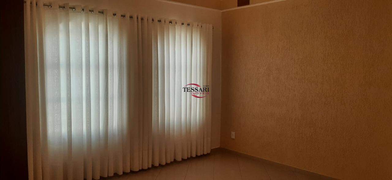 Casa com 3 quartos à venda, 285m² — foto 3 de 29