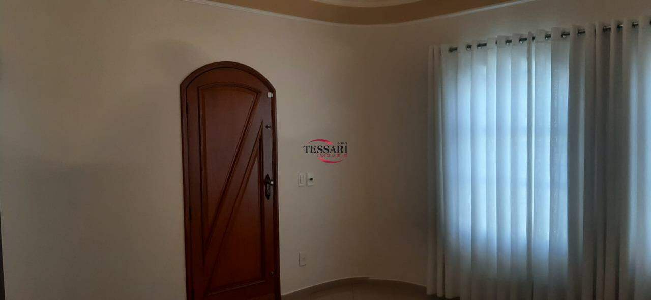 Casa com 3 quartos à venda, 285m² — foto 2 de 29