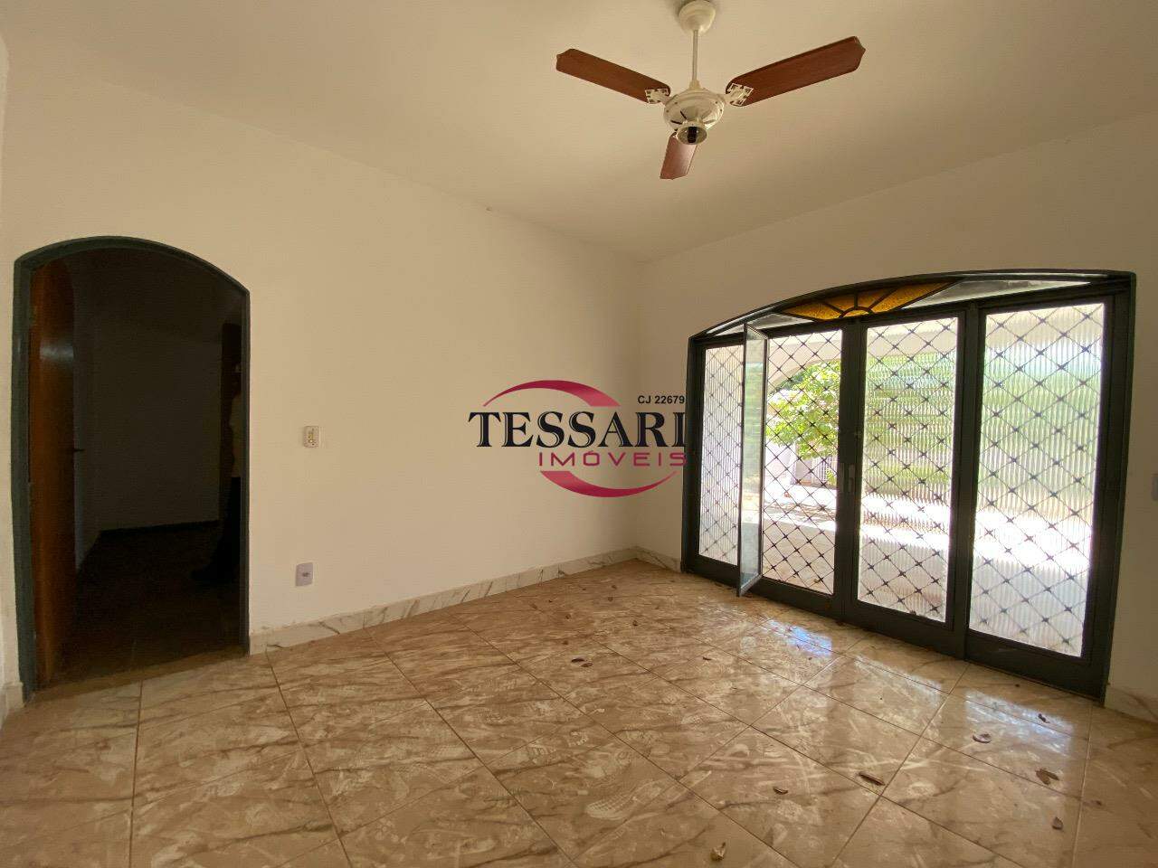Casa com 4 quartos para aluguel, 230m² — foto 8 de 28
