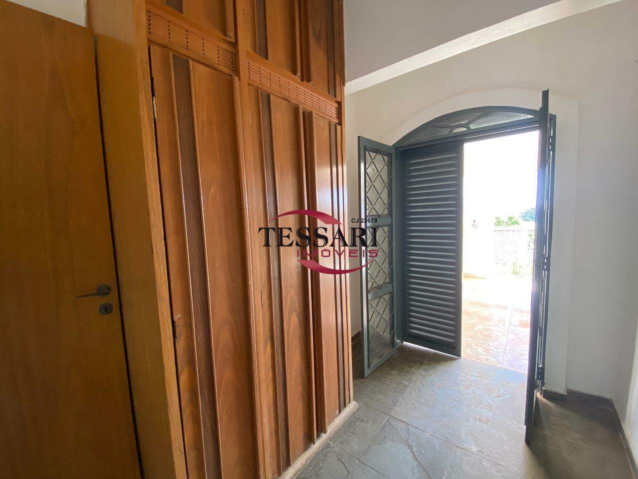 Casa com 4 quartos para aluguel, 230m² — foto 14 de 28