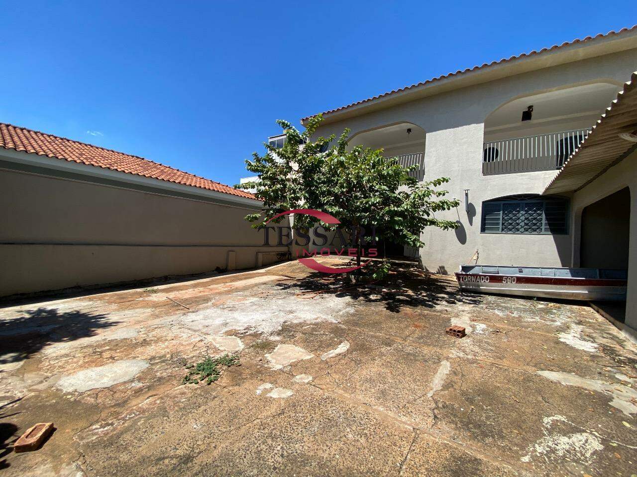 Casa com 4 quartos para aluguel, 230m² — foto 25 de 28