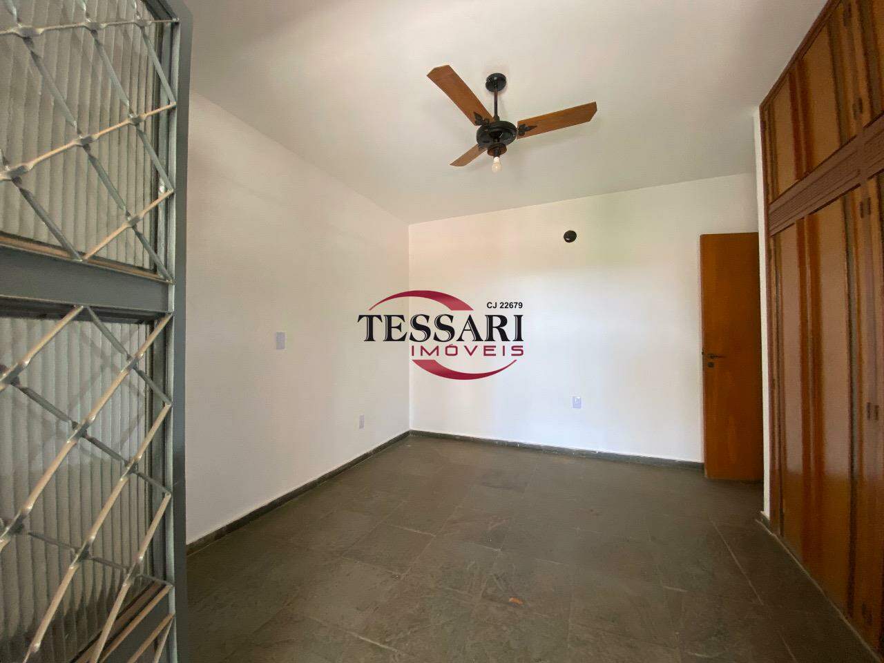 Casa com 4 quartos para aluguel, 230m² — foto 9 de 28
