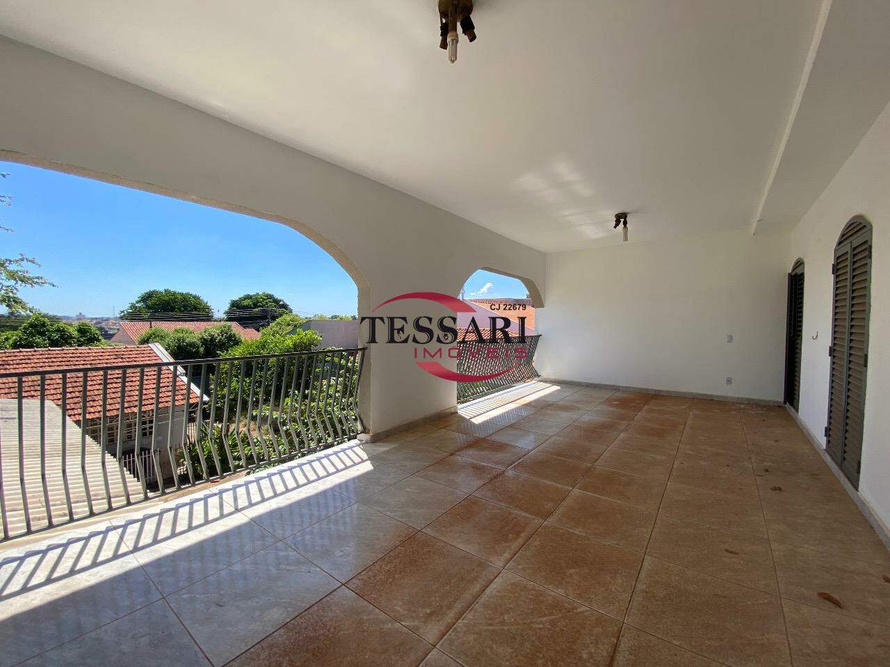Casa com 4 quartos para aluguel, 230m² — foto 1 de 28