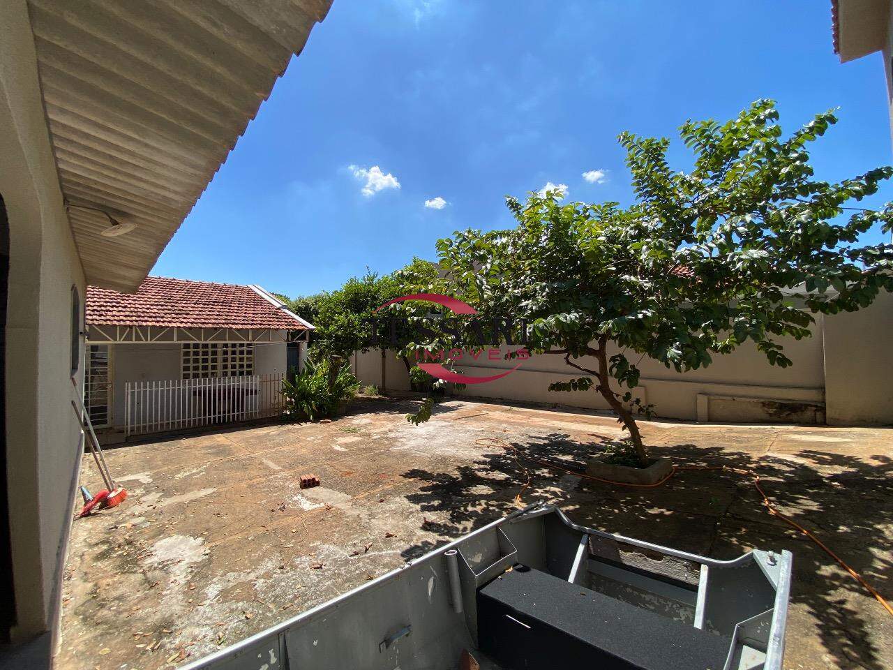 Casa com 4 quartos para aluguel, 230m² — foto 24 de 28