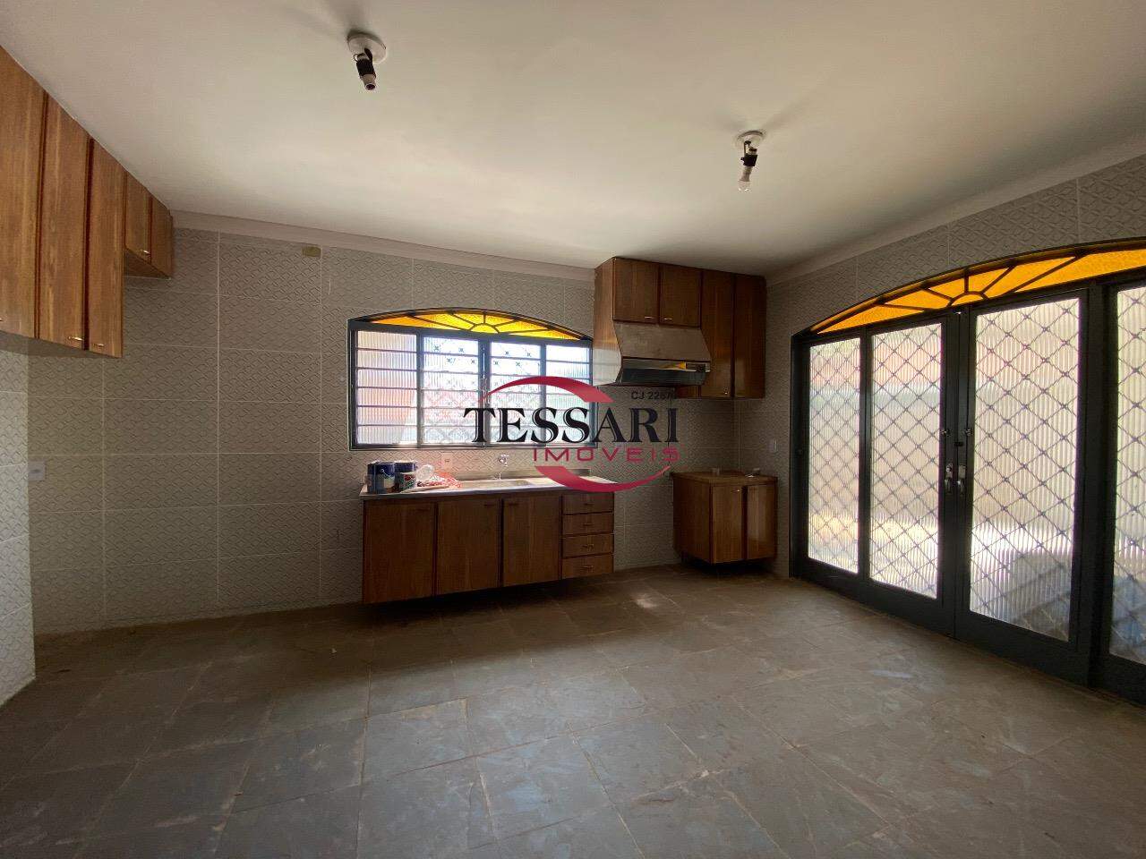 Casa com 4 quartos para aluguel, 230m² — foto 12 de 28