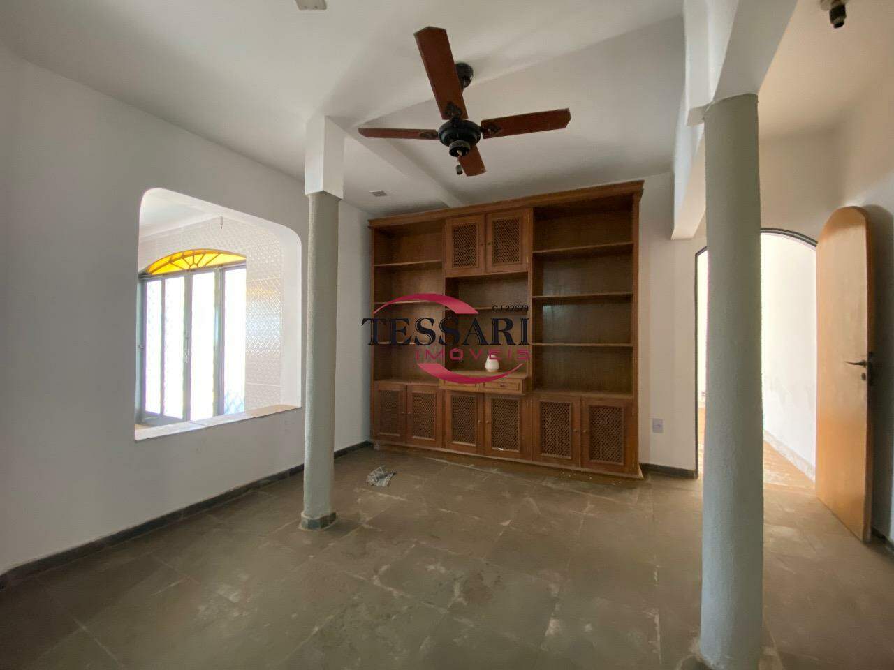 Casa com 4 quartos para aluguel, 230m² — foto 7 de 28