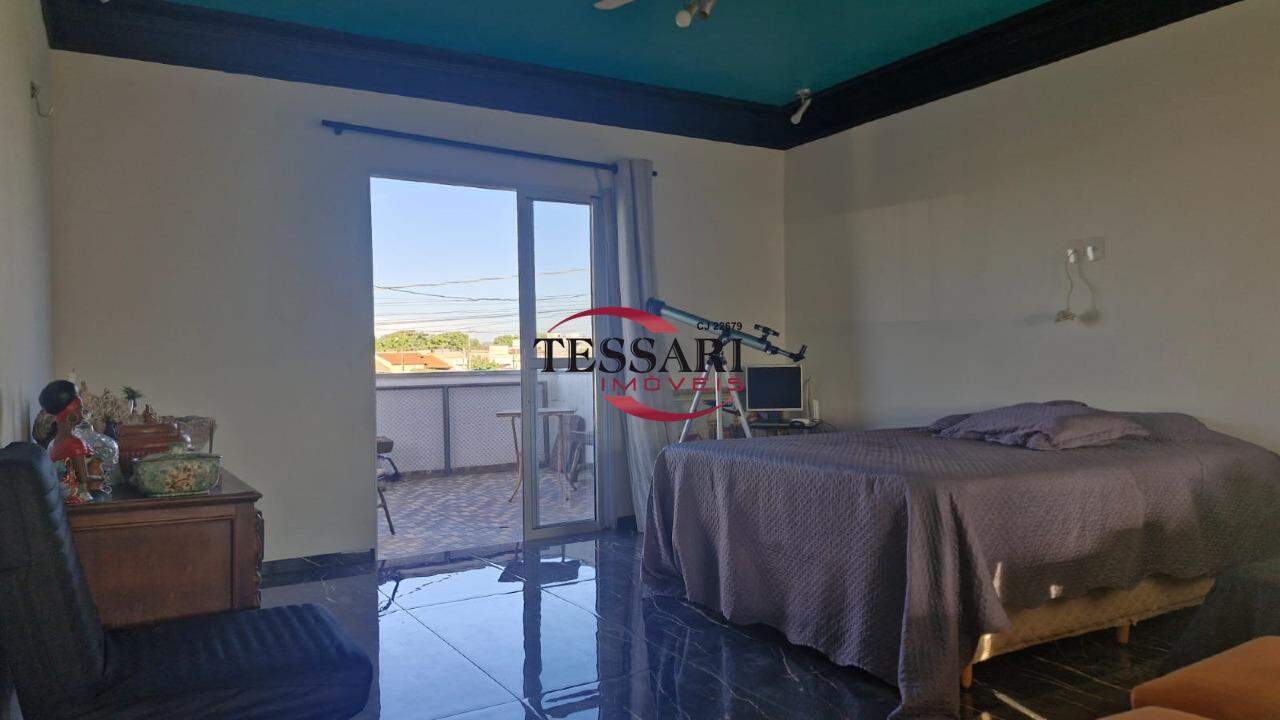 Casa com 3 quartos à venda, 179m² — foto 8 de 17