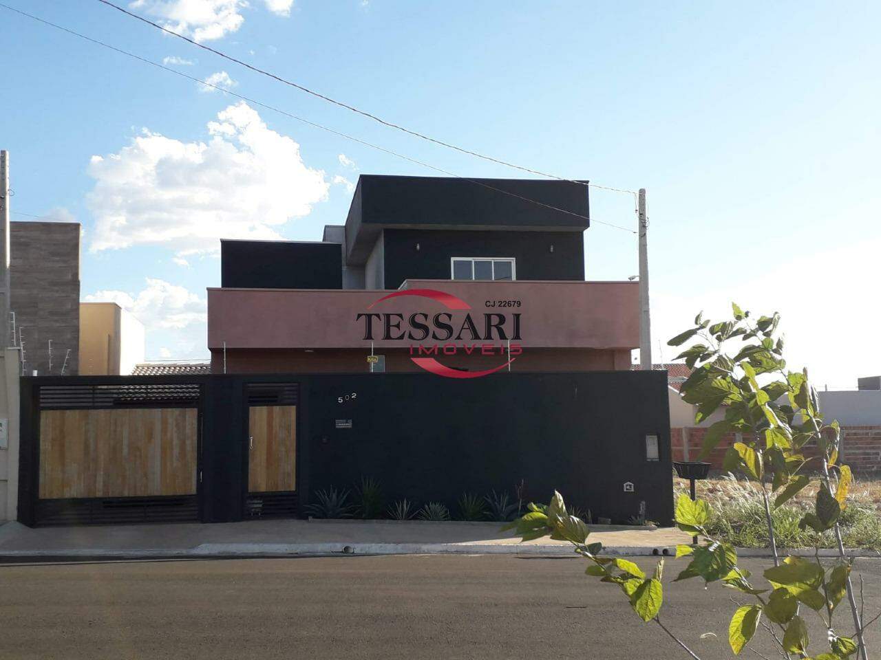 Casa com 3 quartos à venda, 179m² — foto 2 de 17