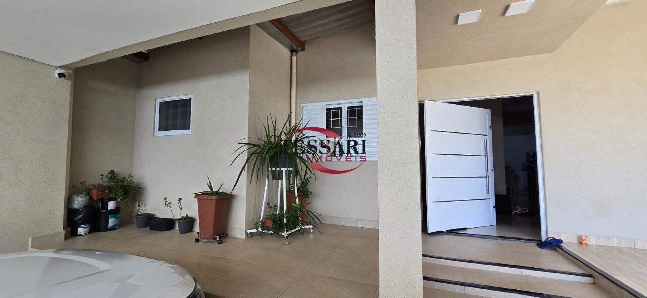 Casa com 3 quartos à venda, 140m² — foto 1 de 23