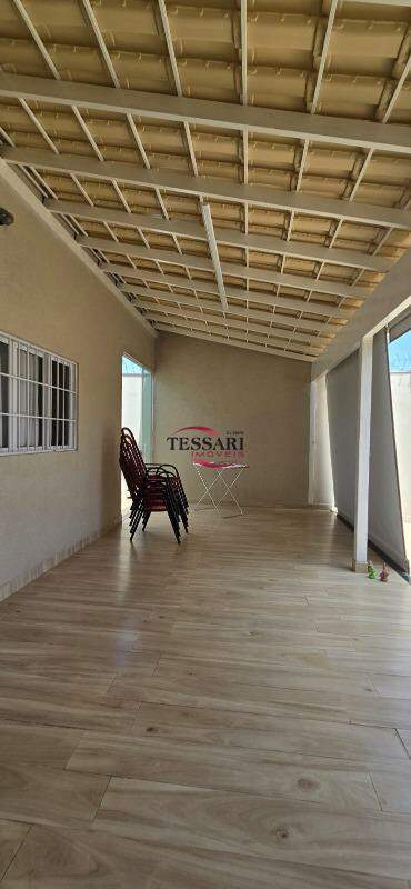 Casa com 3 quartos à venda, 140m² — foto 2 de 23