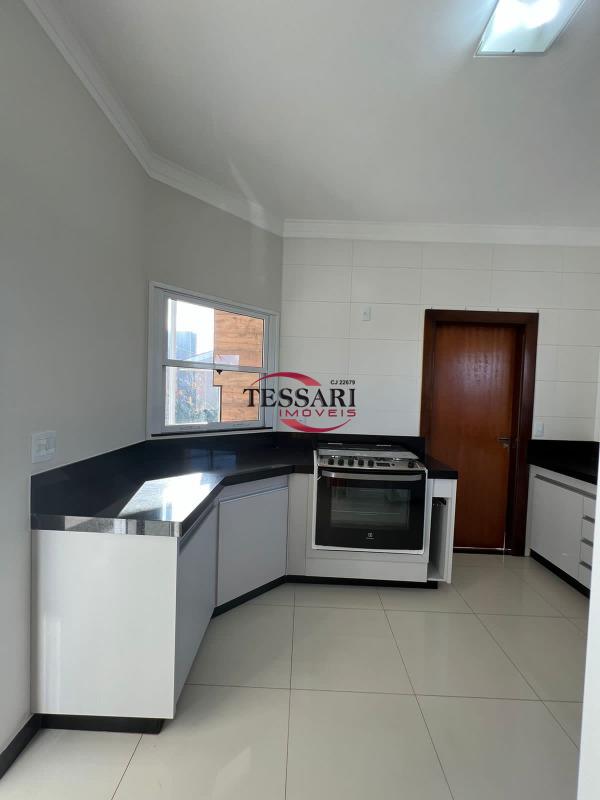 Casa de Condomínio com 3 quartos à venda, 238m² — foto 18 de 26