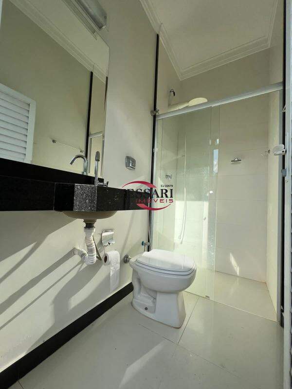 Casa de Condomínio com 3 quartos à venda, 238m² — foto 17 de 26