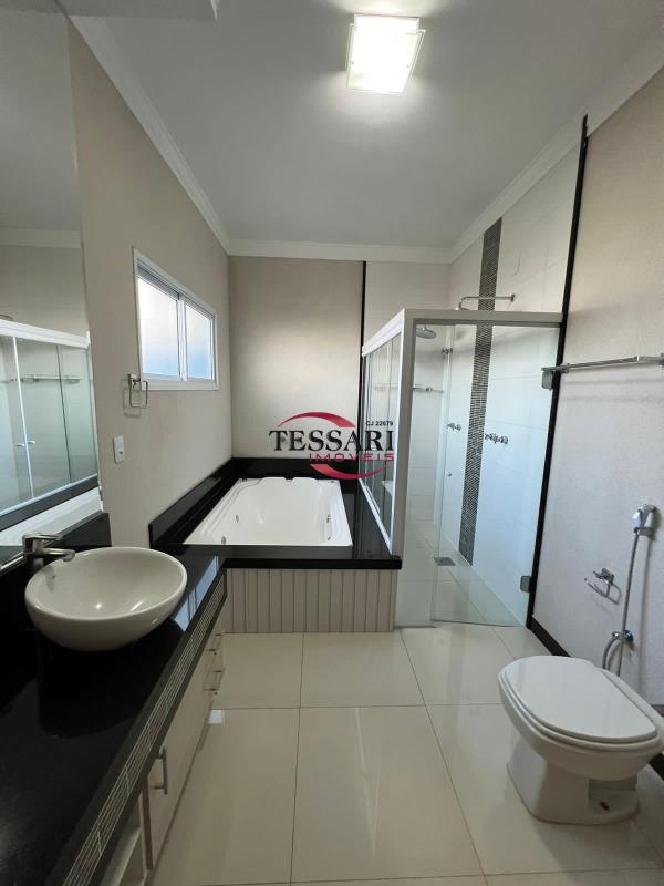 Casa de Condomínio com 3 quartos à venda, 238m² — foto 15 de 26