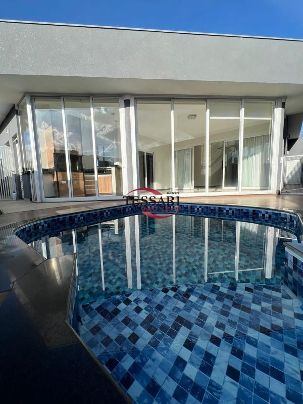 Casa de Condomínio com 3 quartos à venda, 238m² — foto 1 de 26