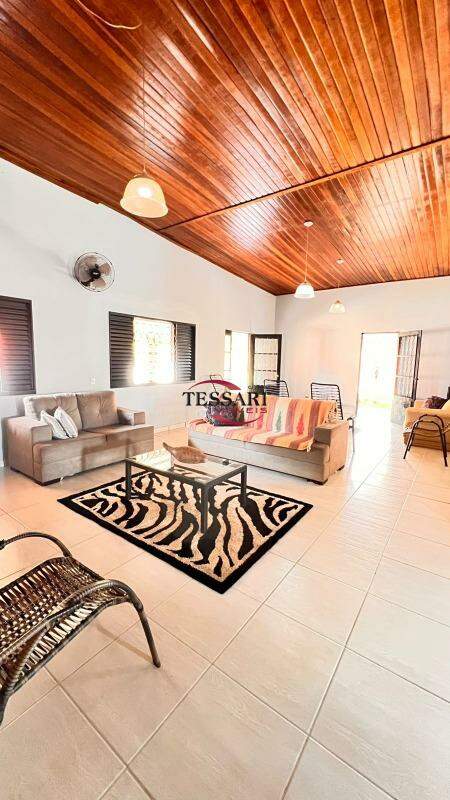 Fazenda / Sítio / Chácara com 4 quartos para aluguel, 550m² — foto 1 de 20