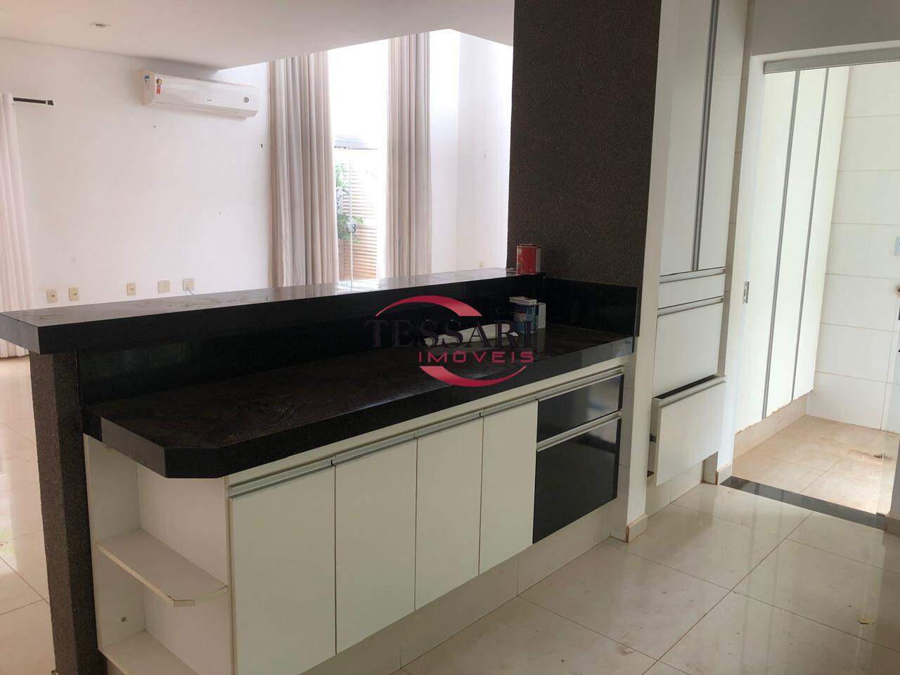 Casa de Condomínio com 4 quartos para aluguel, 300m² — foto 11 de 30