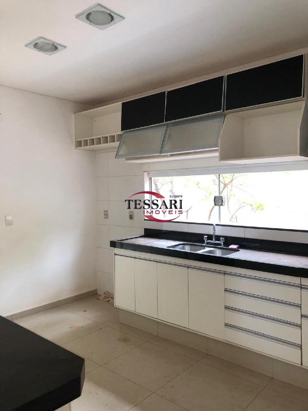 Casa de Condomínio com 4 quartos para aluguel, 300m² — foto 10 de 30