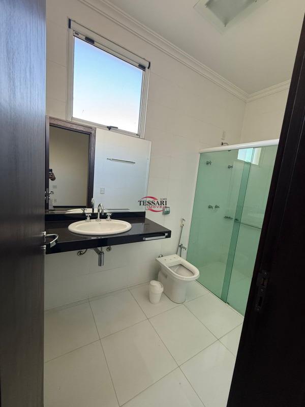 Casa de Condomínio com 3 quartos à venda, 300m² — foto 17 de 23