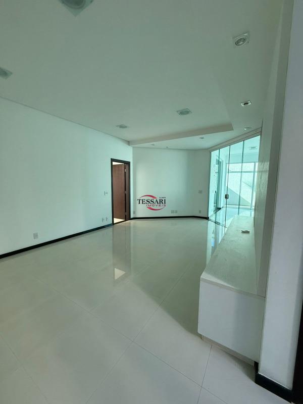 Casa de Condomínio com 3 quartos à venda, 300m² — foto 3 de 23