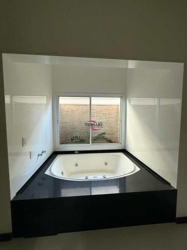 Casa de Condomínio com 3 quartos à venda, 300m² — foto 13 de 23