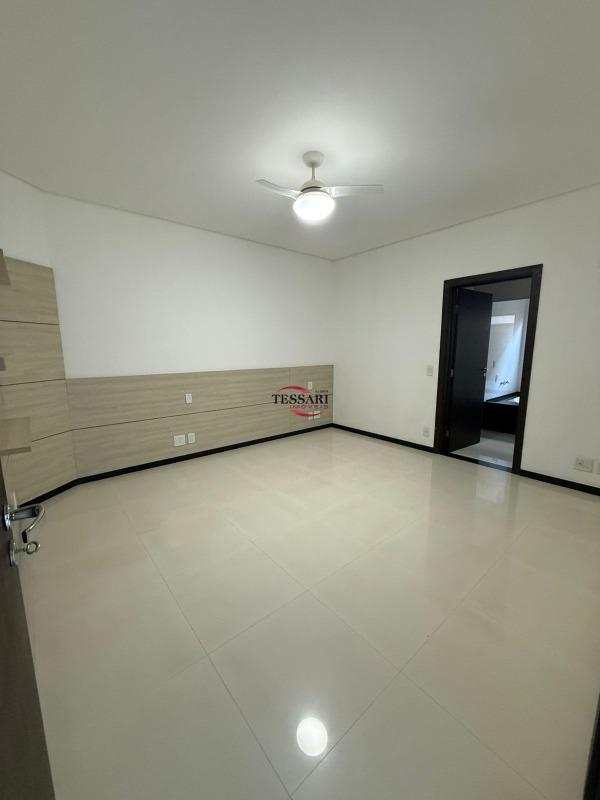 Casa de Condomínio com 3 quartos à venda, 300m² — foto 10 de 23