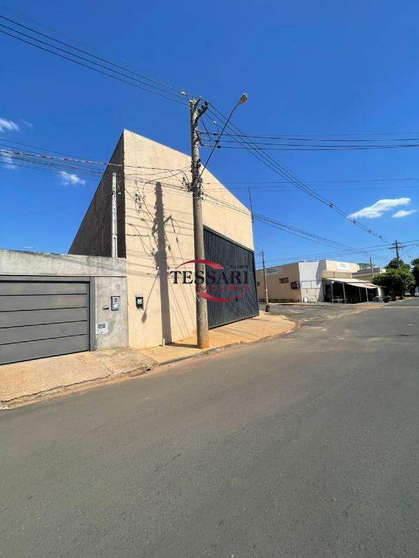 Loja / Salão / Ponto Comercial à venda, 360m² — foto 3 de 19