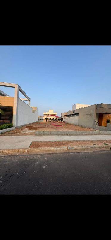 Terreno / Lote / Condomínio à venda, 253m² — foto 1 de 1