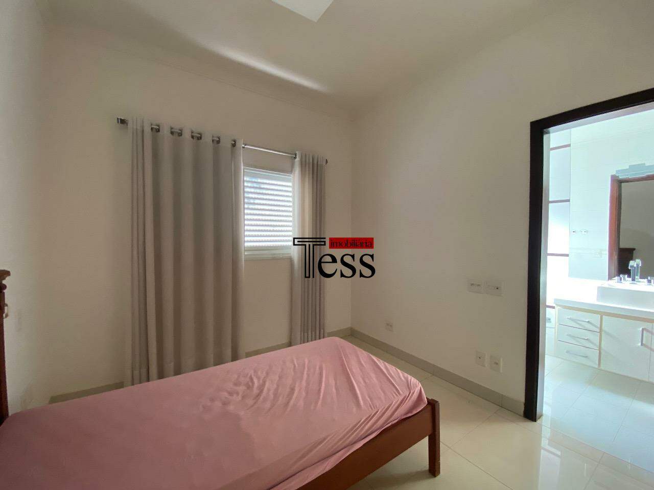 Casa de Condomínio com 4 quartos para aluguel, 380m² — foto 13 de 25