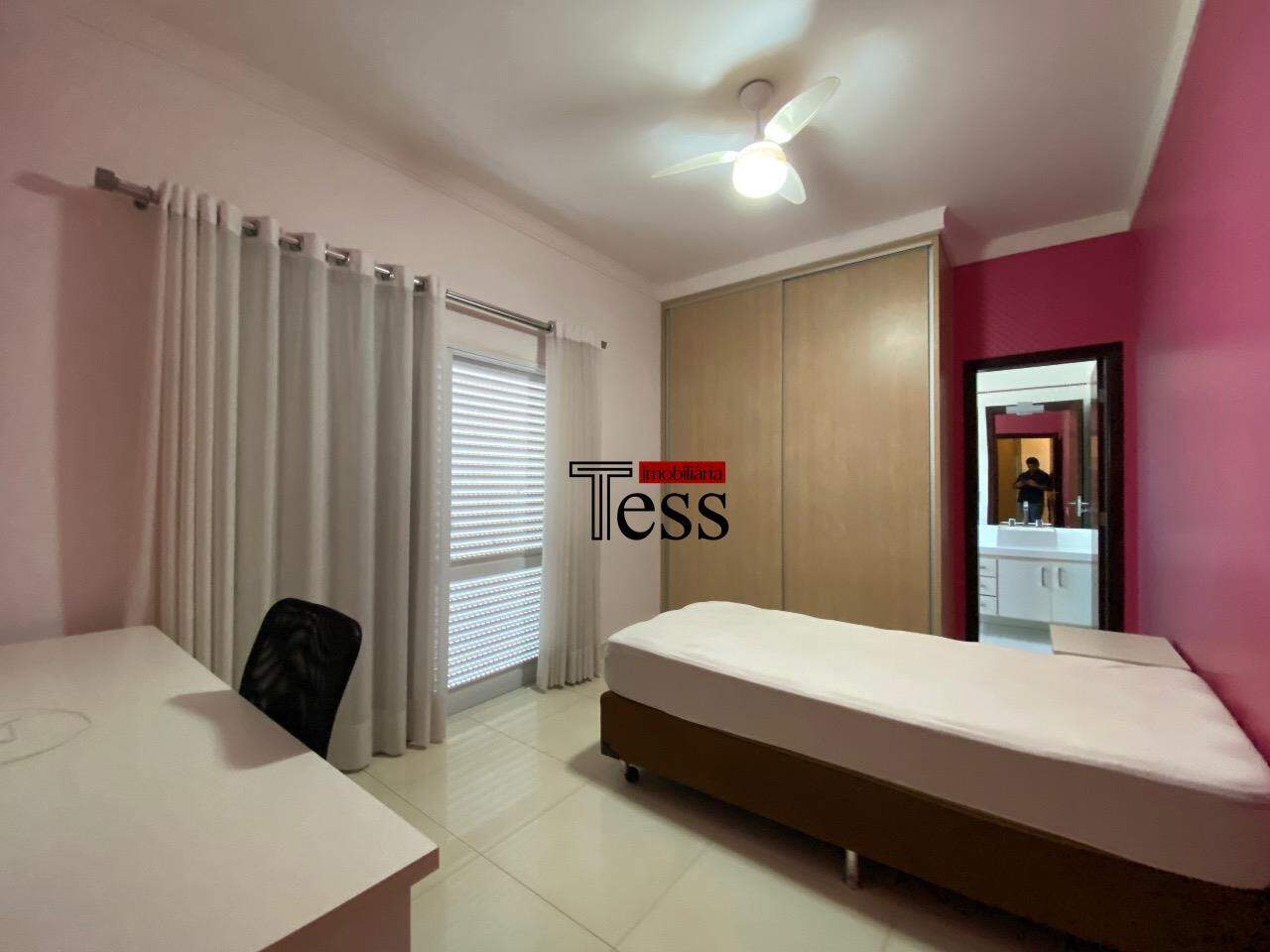 Casa de Condomínio com 4 quartos para aluguel, 380m² — foto 12 de 25